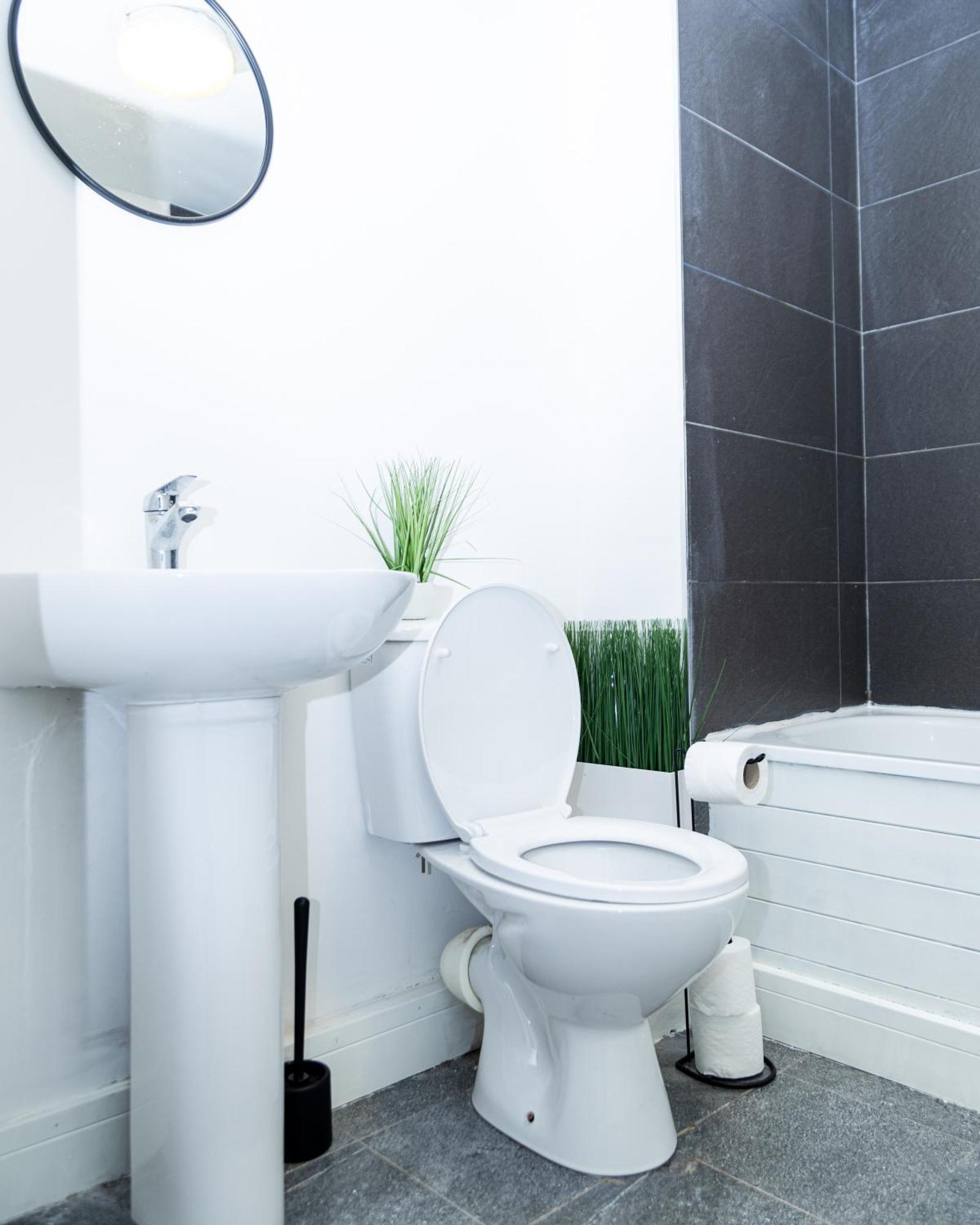 Spacious Ground Floor Apt Near Old Trafford Stadium Manchester Exterior foto